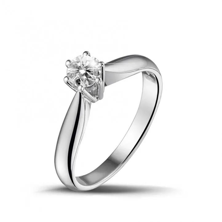0.30 quilates anillo solitario diamante en platino 