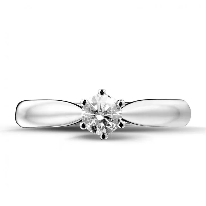 0.30 quilates anillo solitario diamante en platino 
