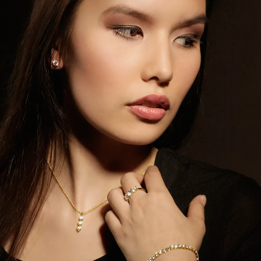 0.30 quilates trilogía colgante diamante en oro amarillo 