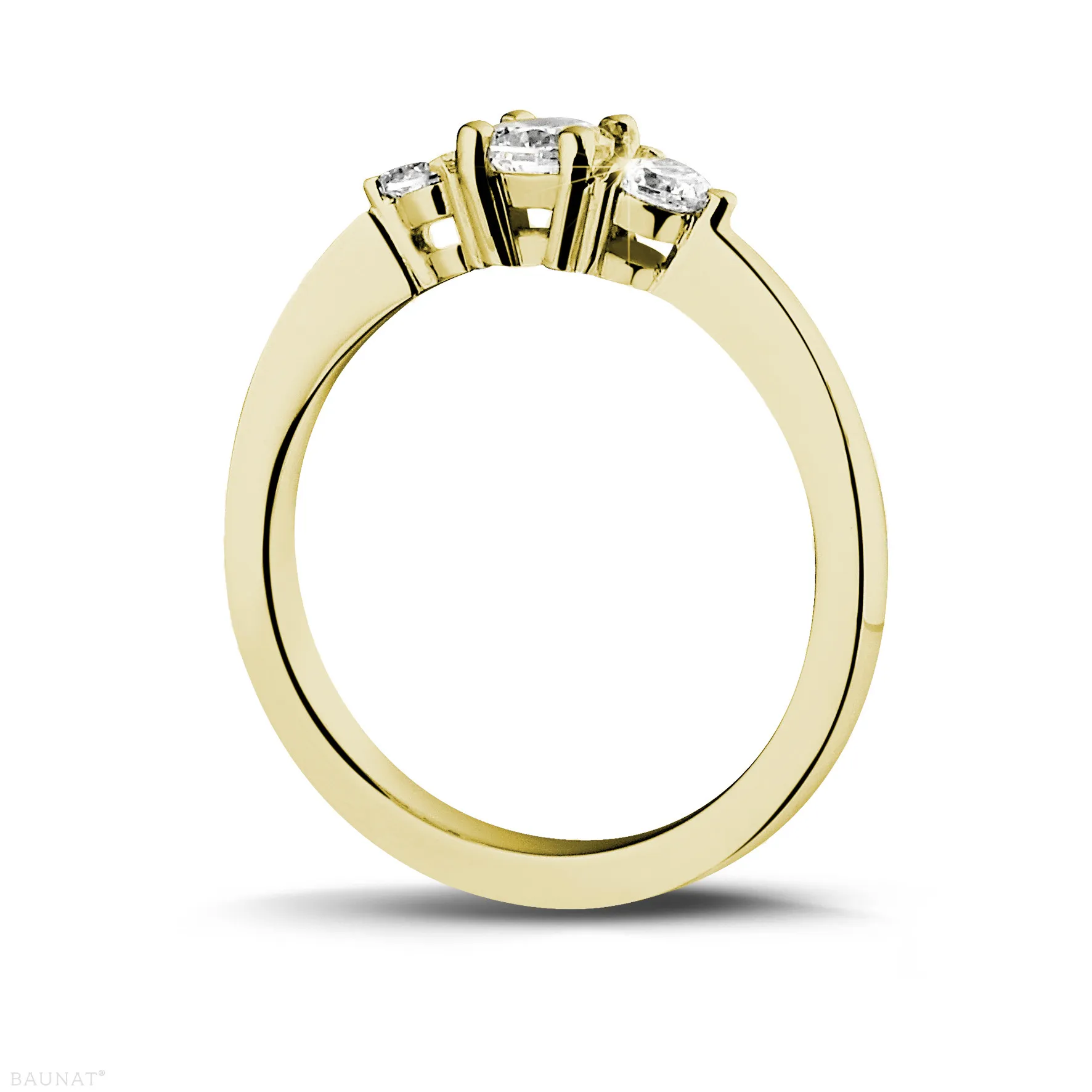 0.45 quilates anillo trilogía en oro amarillo con diamantes redondos 