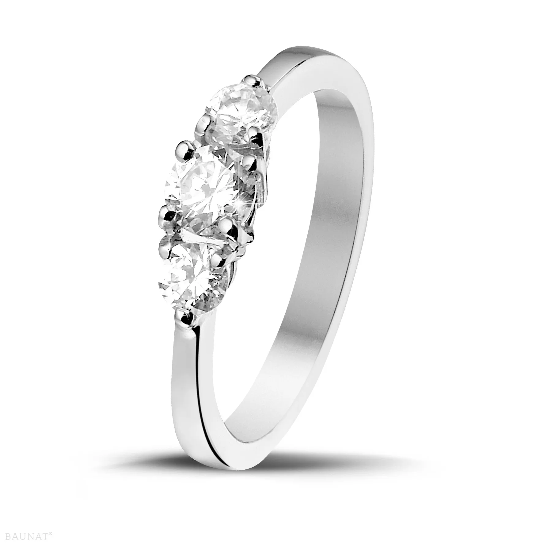 0.67 quilates anillo trilogía en oro blanco con diamantes redondos 