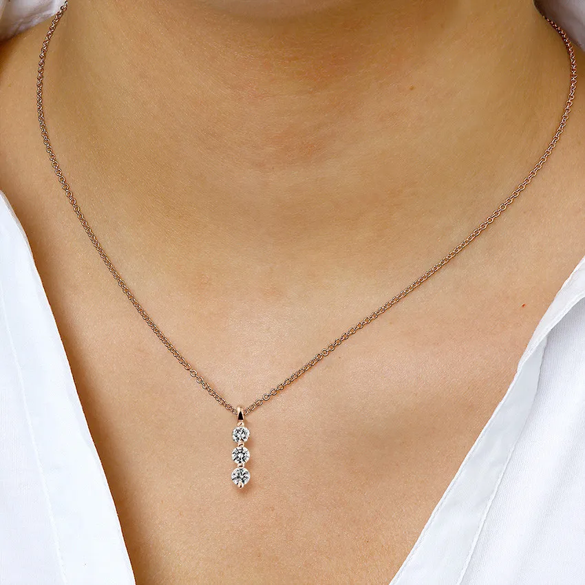 0.75 quilates trilogía colgante diamante en oro rojo 