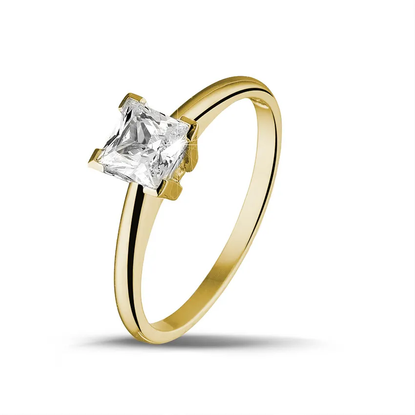 0.90 quilates anillo solitario en oro amarillo con diamante talla princesa 
