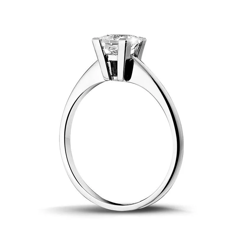 0.90 quilates anillo solitario en platino con diamante talla princesa 