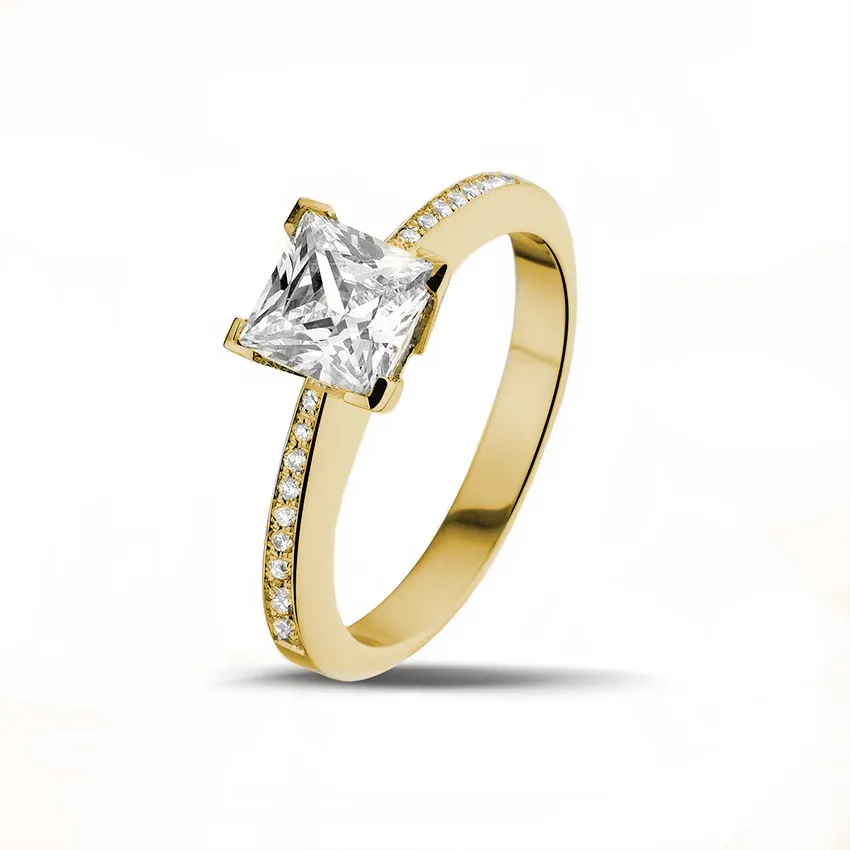 1.50 quilates anillo solitario en oro amarillo con diamante talla princesa y diamantes laterales 