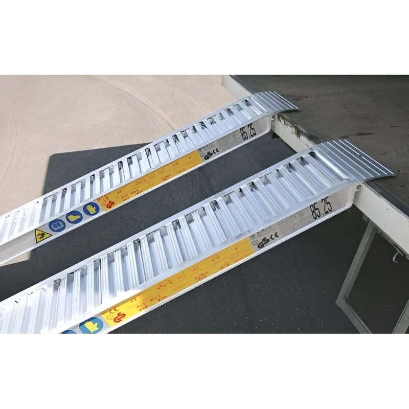 168.40 Rampas de carga en aluminio para rueda y oruga de goma | 4000 mm