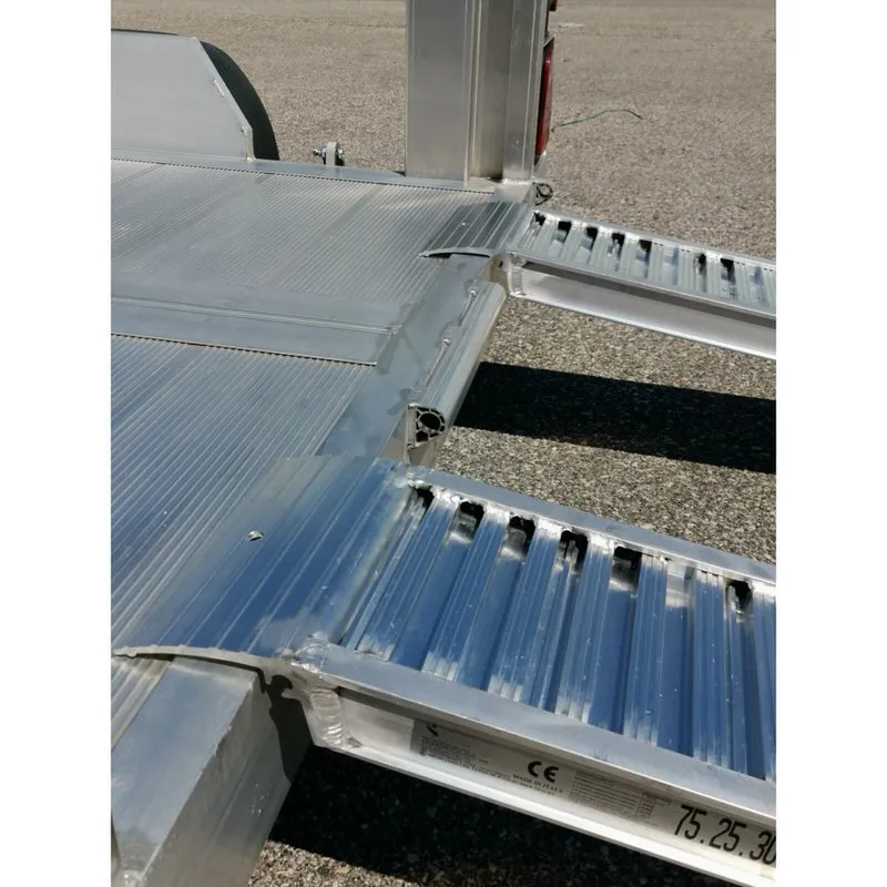 168.40 Rampas de carga en aluminio para rueda y oruga de goma | 4000 mm