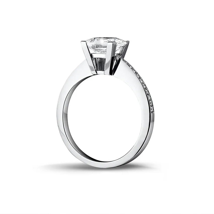 3.00 quilates anillo solitario en platino con diamante talla princesa y diamantes laterales 
