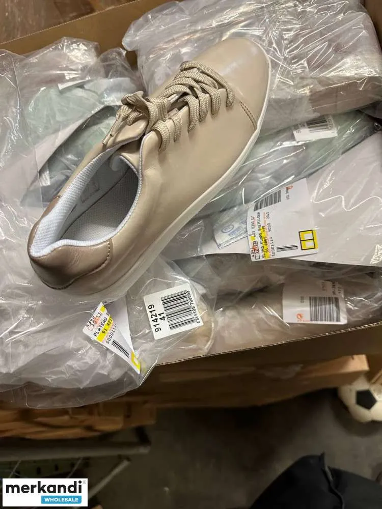 4 € por par en un conjunto de zapatos con una variedad de modelos y tamaños, incluyendo cartón mixto, palet de stock restante, z