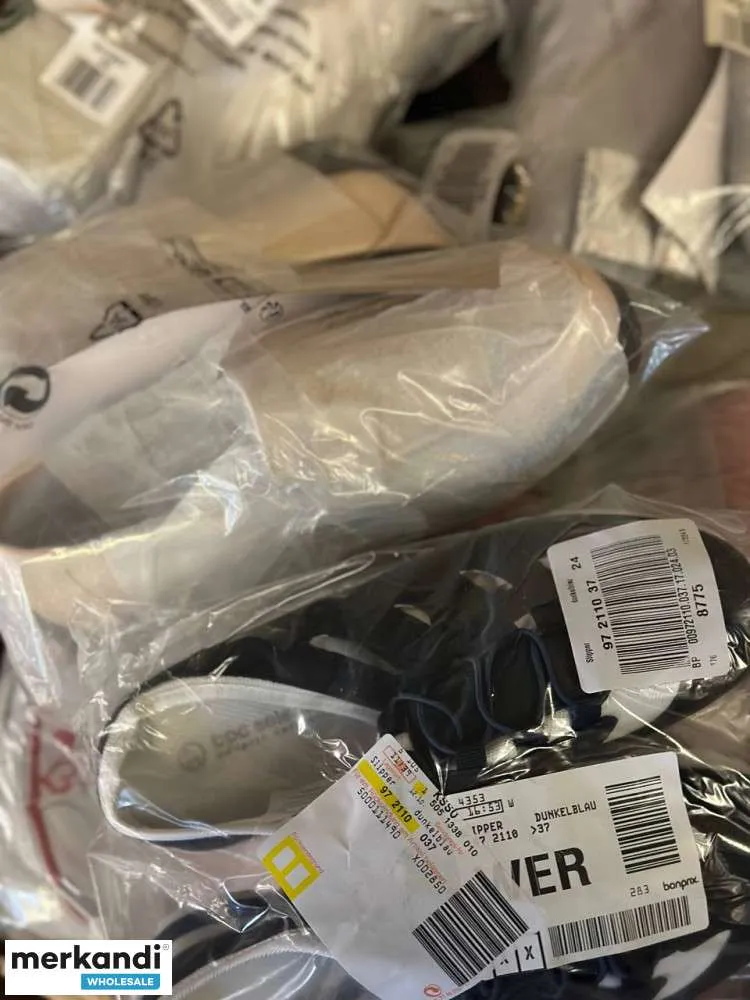 4 € por par en un conjunto de zapatos con una variedad de modelos y tamaños, zapatos, zapatos de mujer, zapatos herenn, producto