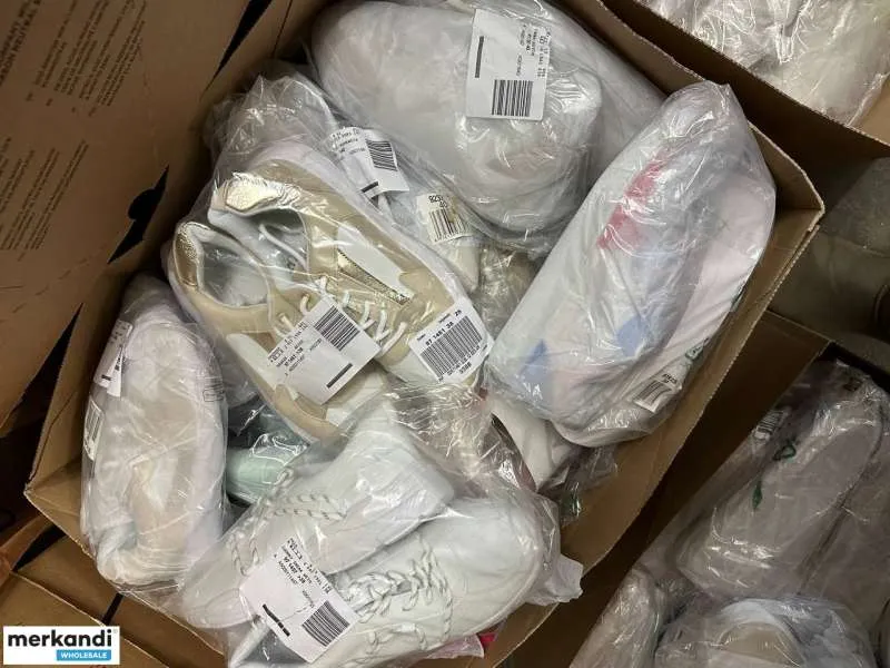 4 € por par en un conjunto de zapatos con una variedad de modelos y tamaños, zapatos, zapatos de mujer, zapatos herenn, producto