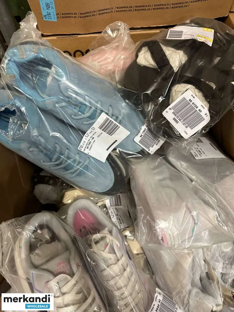 4 € por par en un conjunto de zapatos con una variedad de modelos y tamaños, zapatos, zapatos de mujer, zapatos herenn, producto
