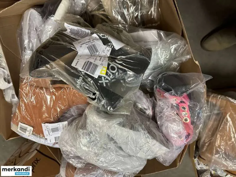 4 € por par en un conjunto de zapatos con una variedad de modelos y tamaños, zapatos, zapatos de mujer, zapatos herenn, producto