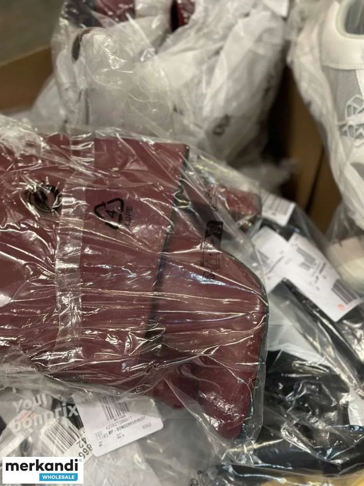 4 € por par en un conjunto de zapatos con variedad de modelos y tallas, gama de stock restante, zapatos de hombre, incluido el c