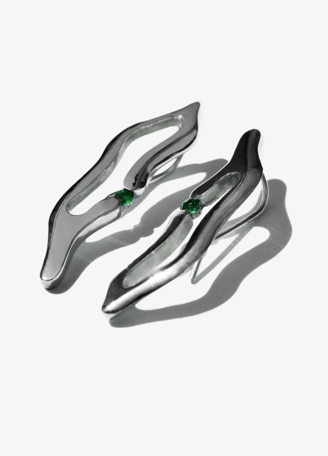 Aretes Lirio Asimétrico Esmeralda