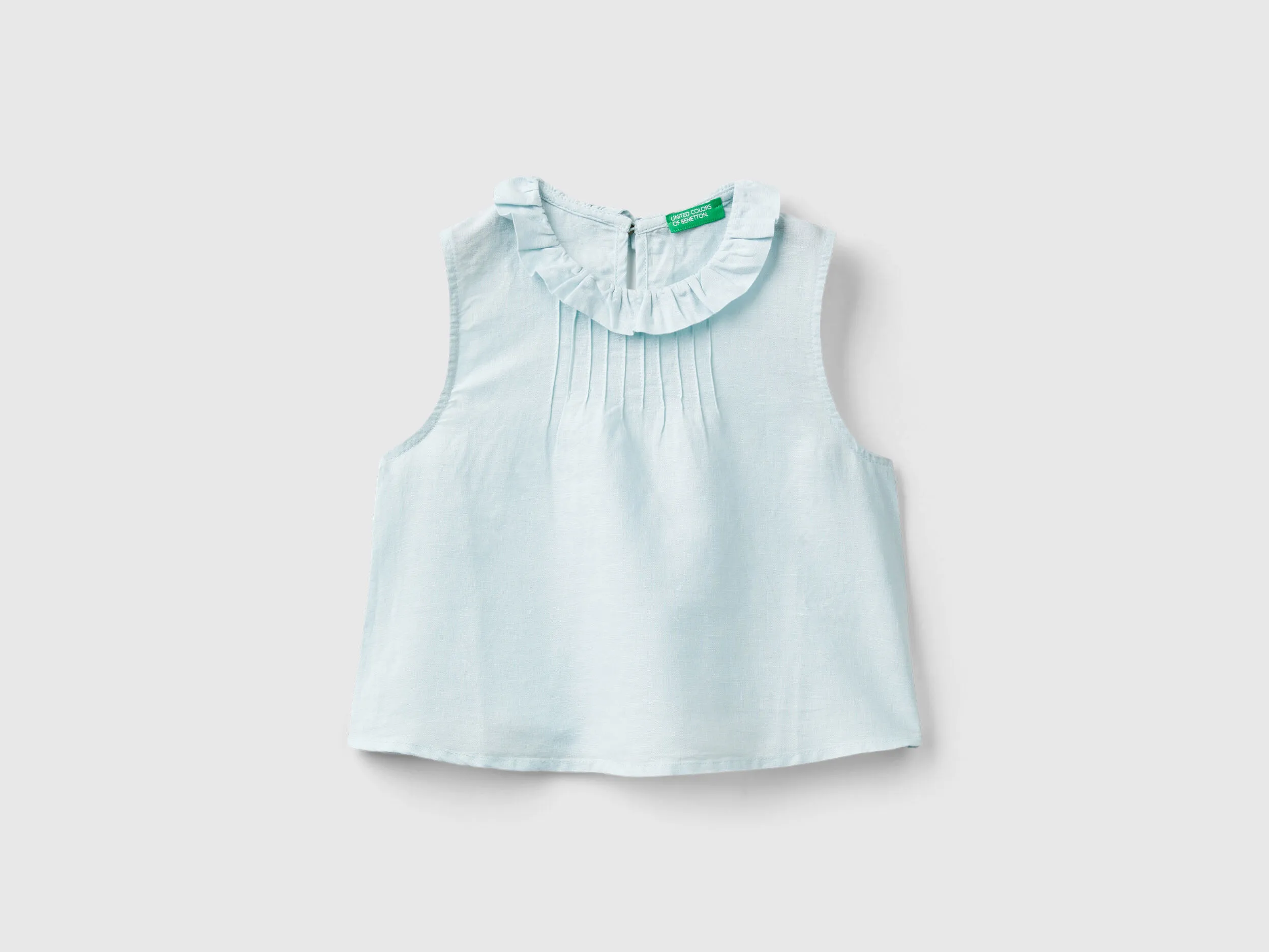 Blusa con cuello con volantes