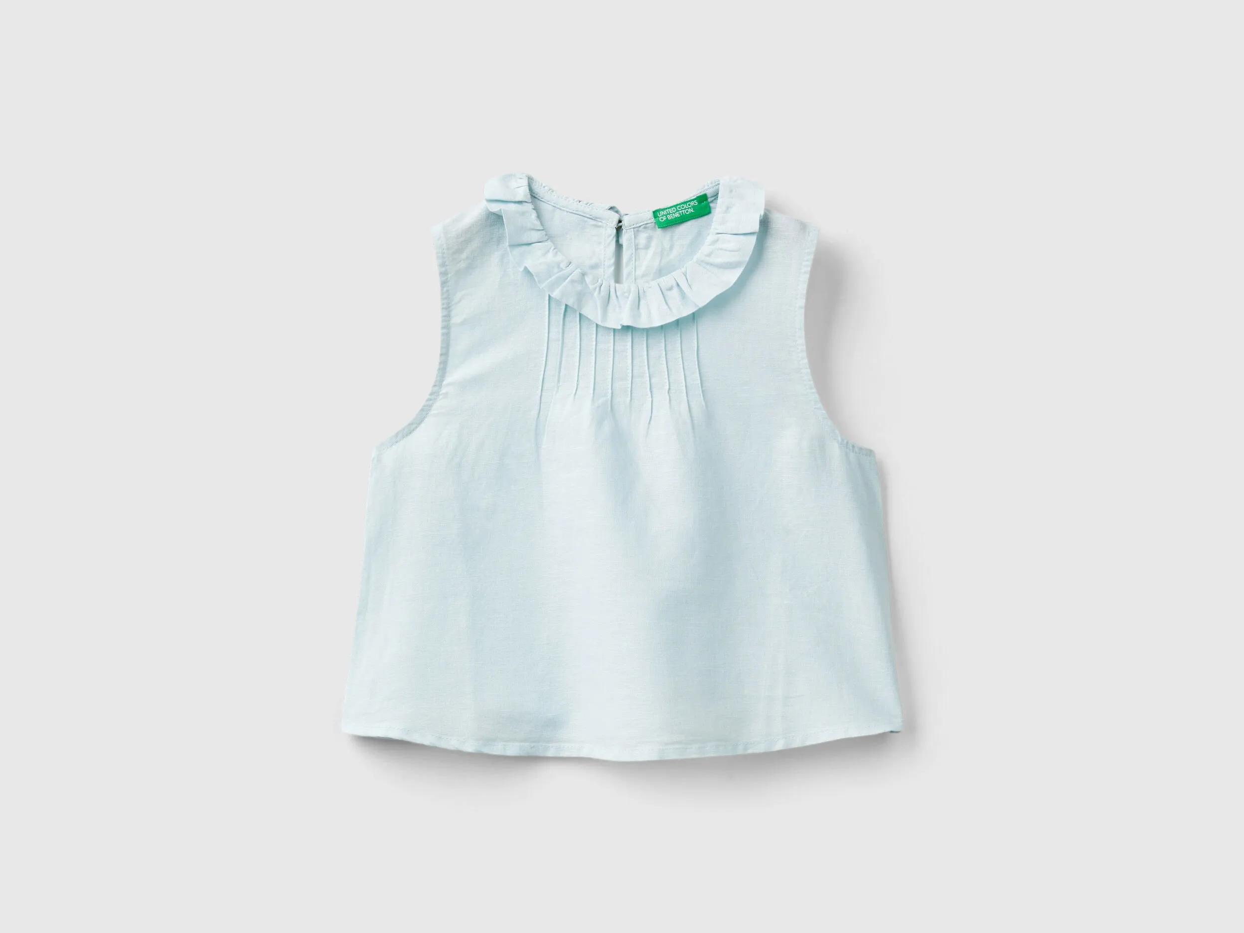 Blusa con cuello con volantes