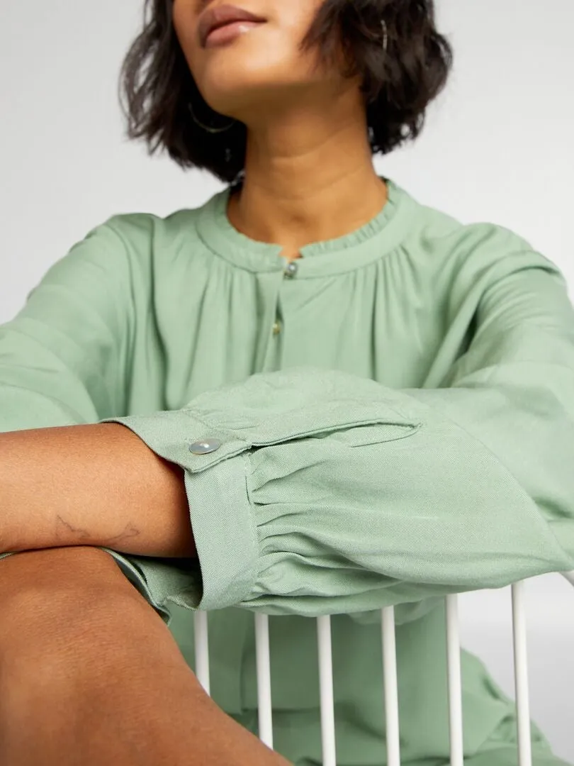 BLUSA CON CUELLO MAO  VERDE
