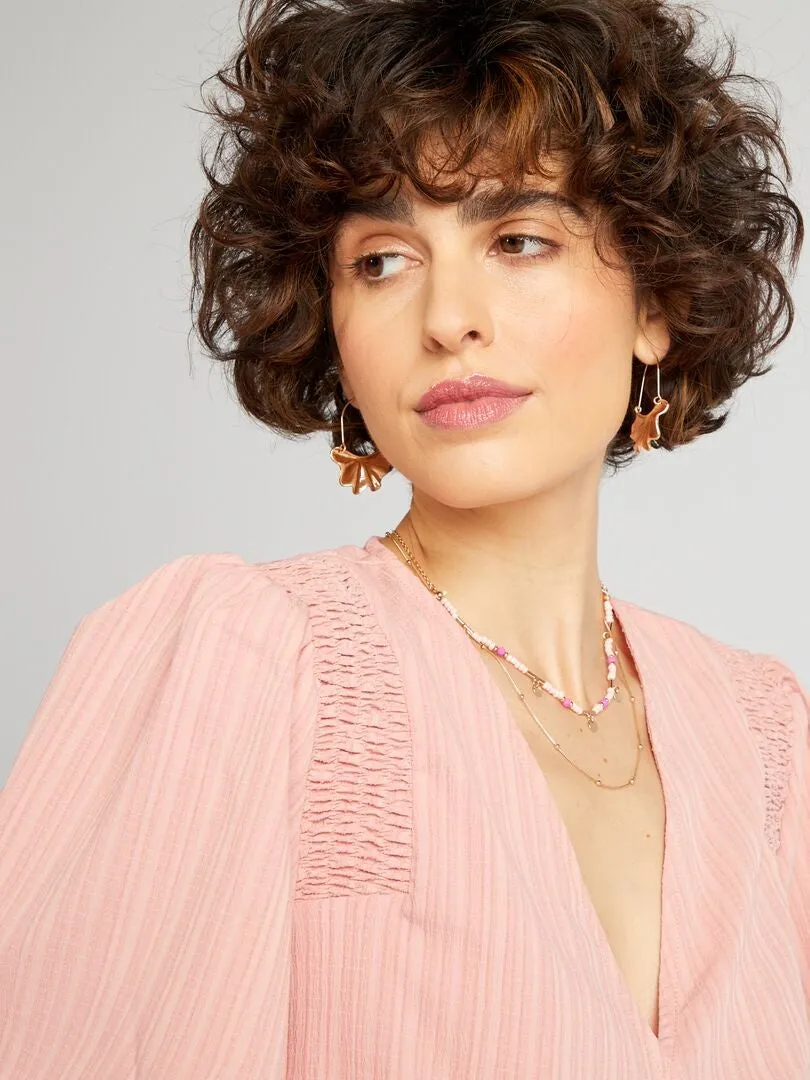 BLUSA CORTA CON CUELLO DE PICO  ROSA