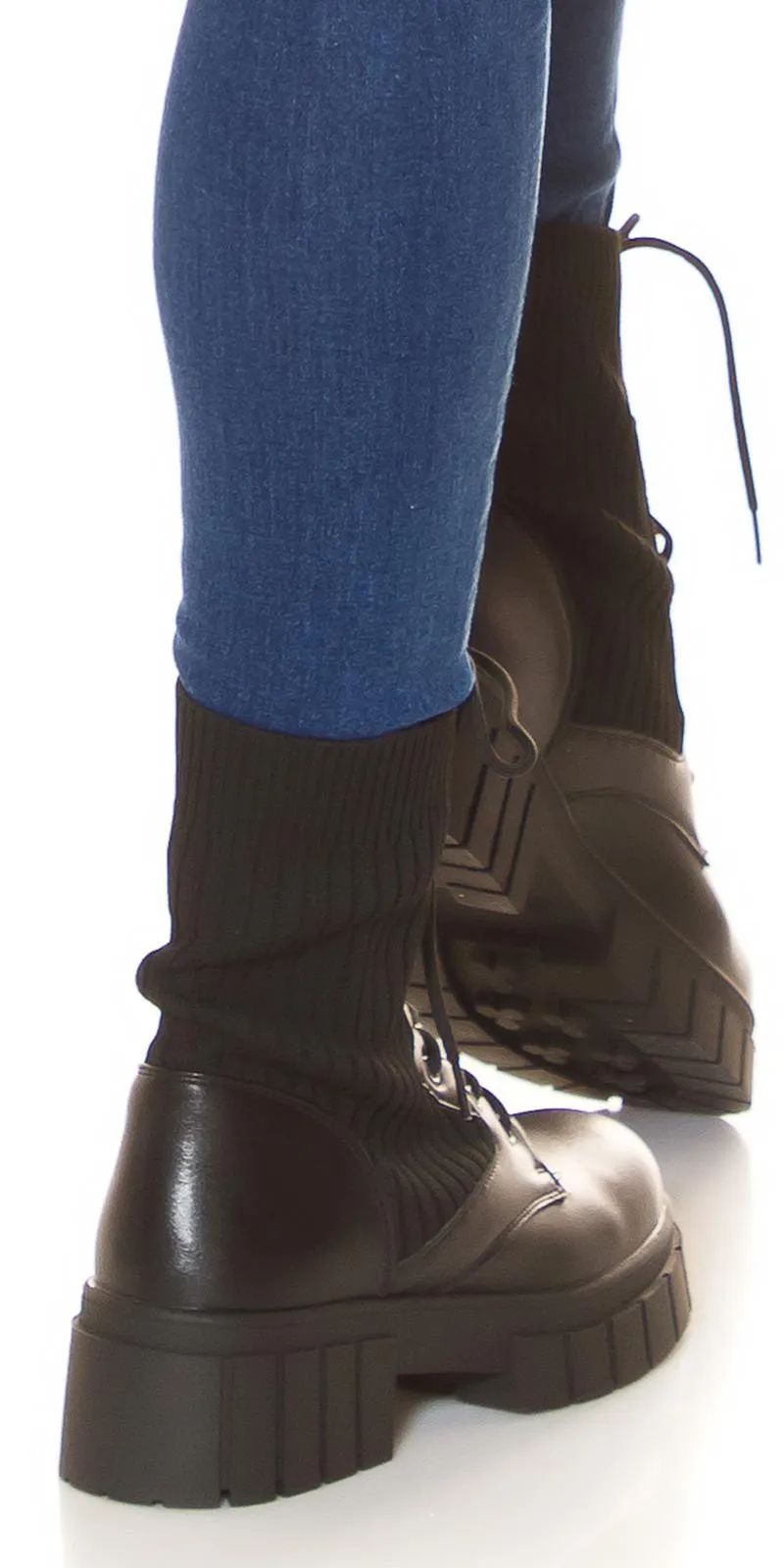 Botines negro con look Biker acanalado 