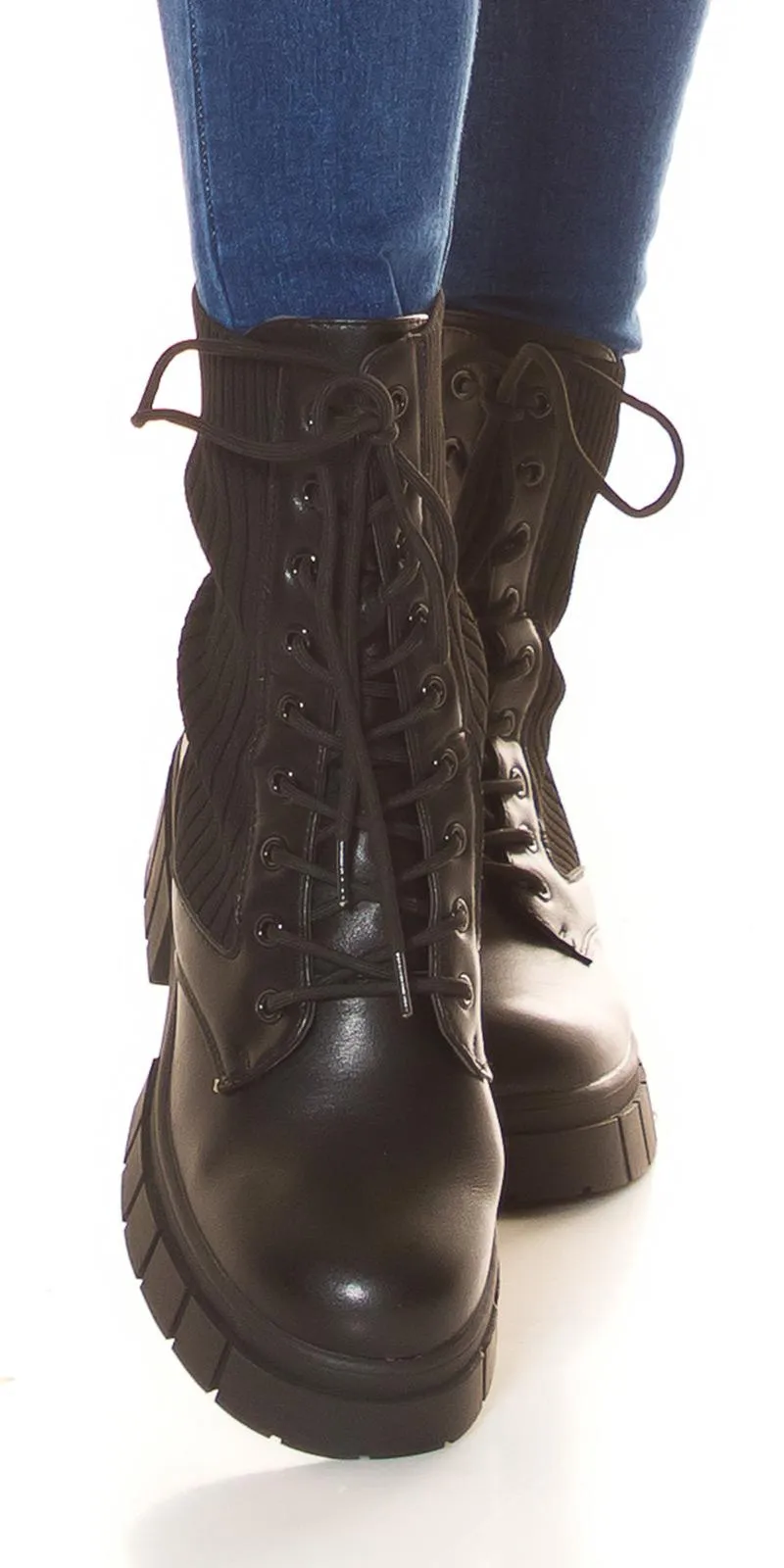 Botines negro con look Biker acanalado 