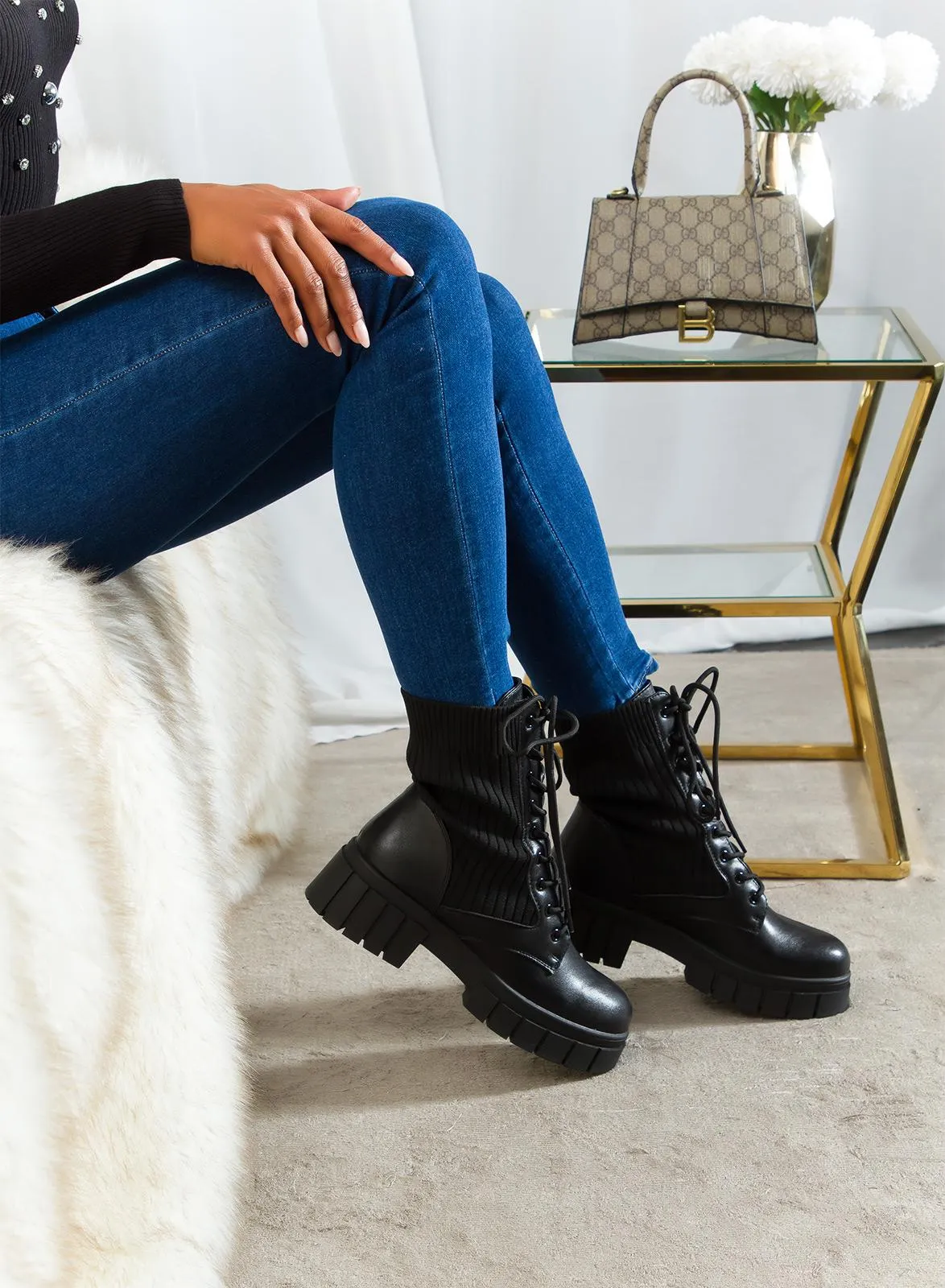 Botines negro con look Biker acanalado 