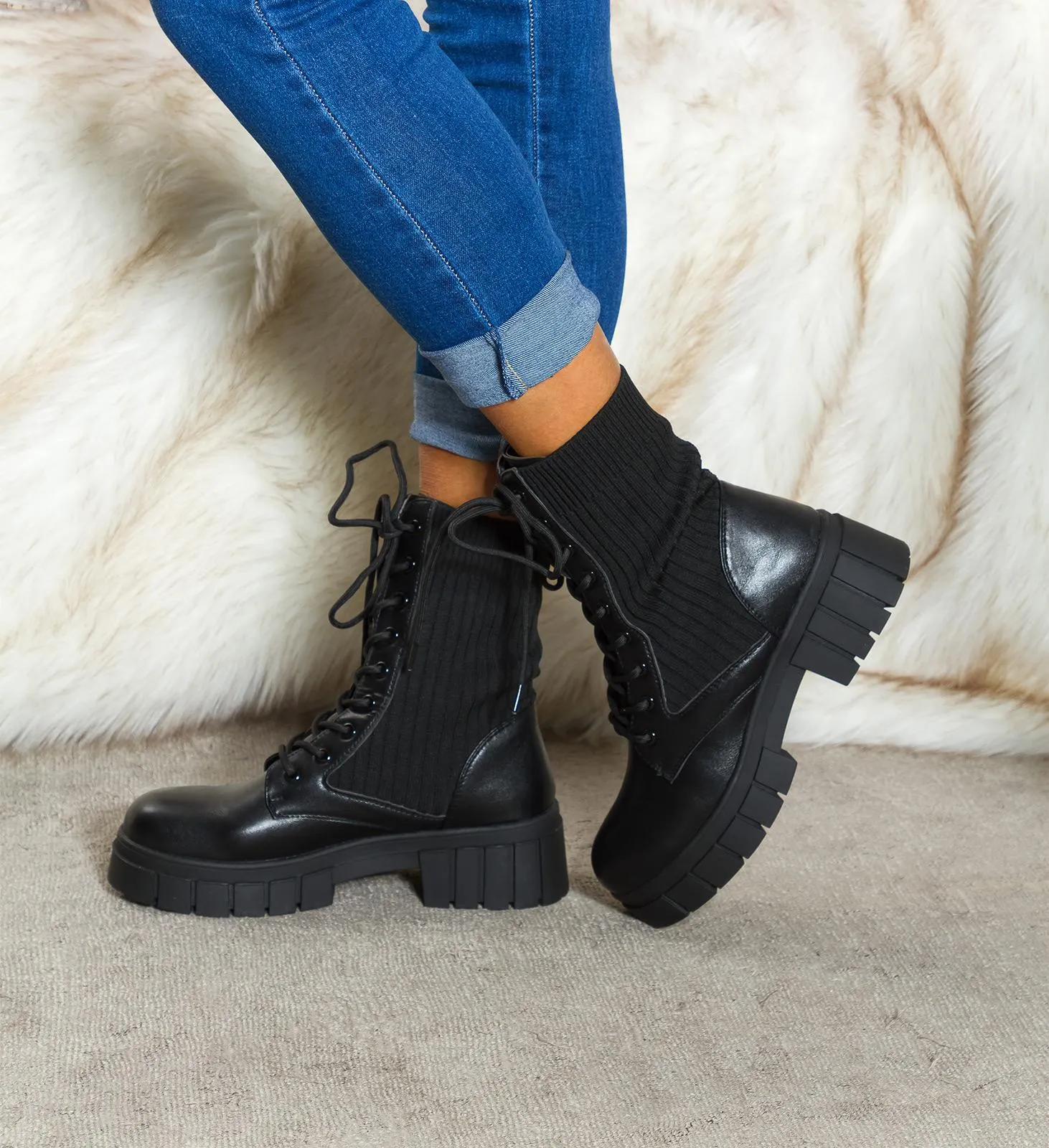 Botines negro con look Biker acanalado 
