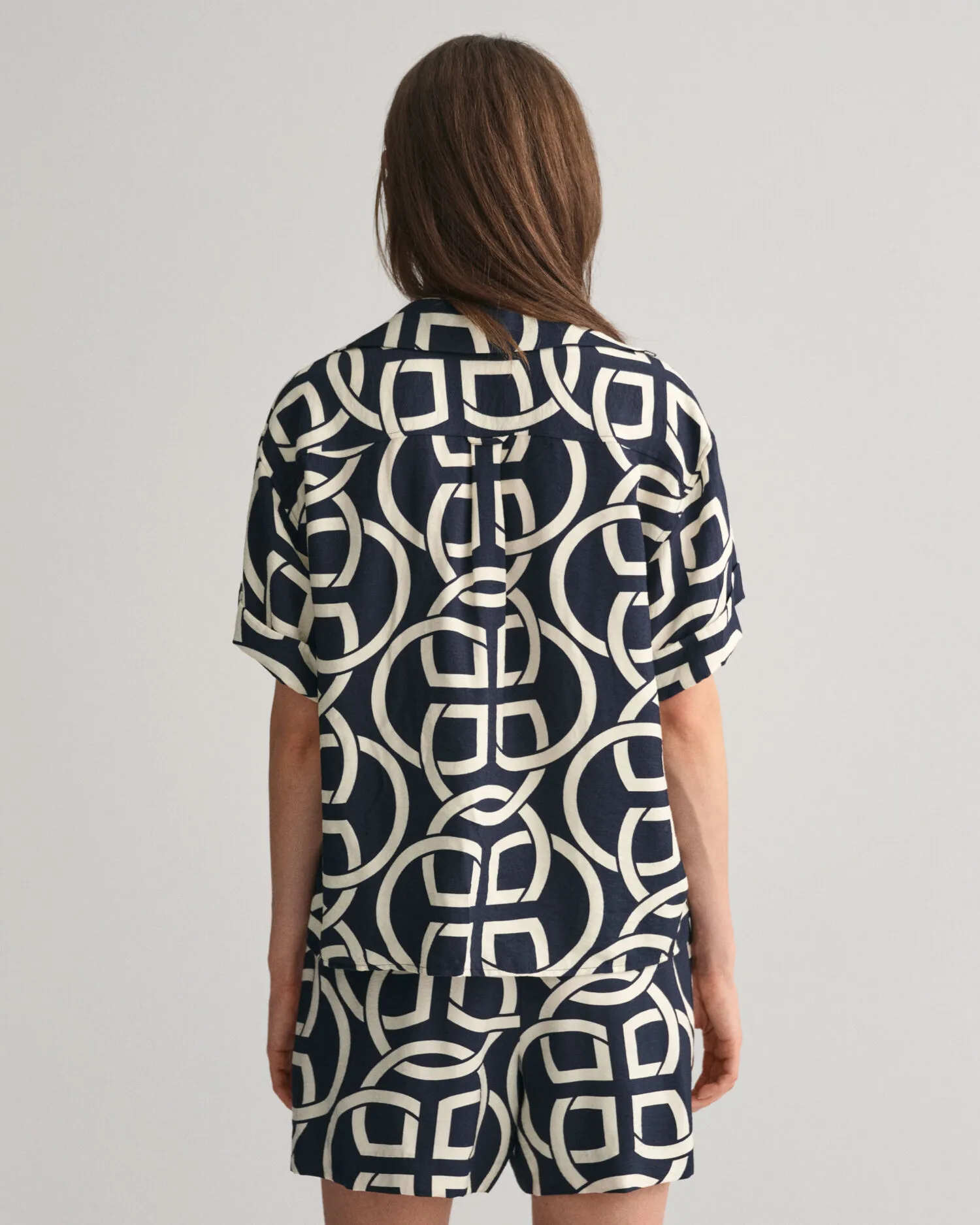 Camisa Relaxed Fit Popover de manga corta con estampado Monogram