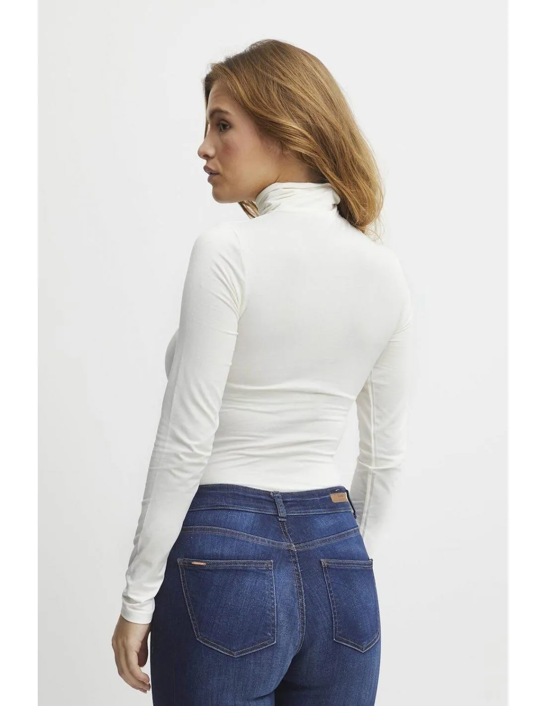 CAMISETA DE CUELLO ALTO BLANCA B.YOUNG PAMILA