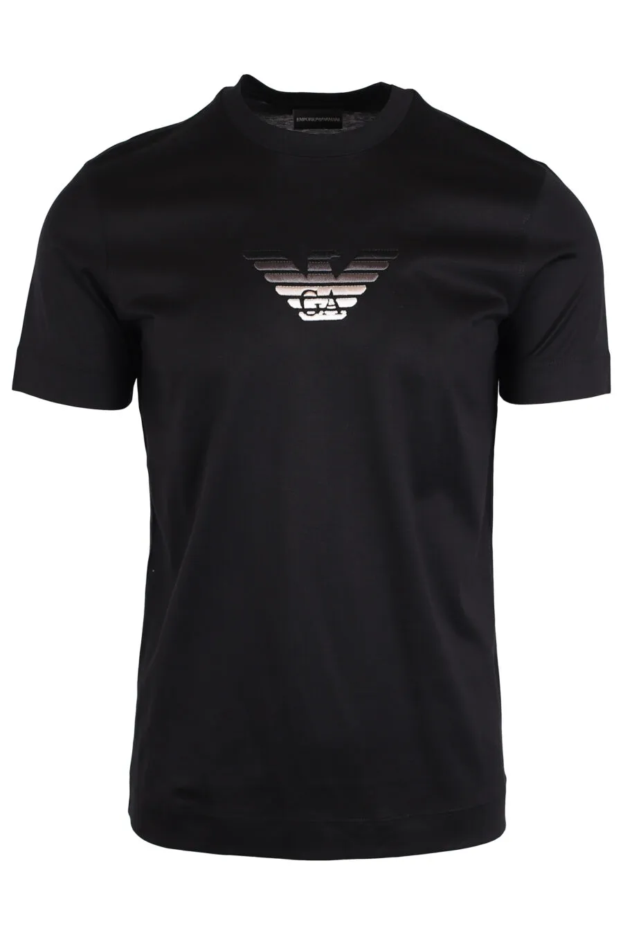 Camiseta negra con minilogo águila en degradé blanco