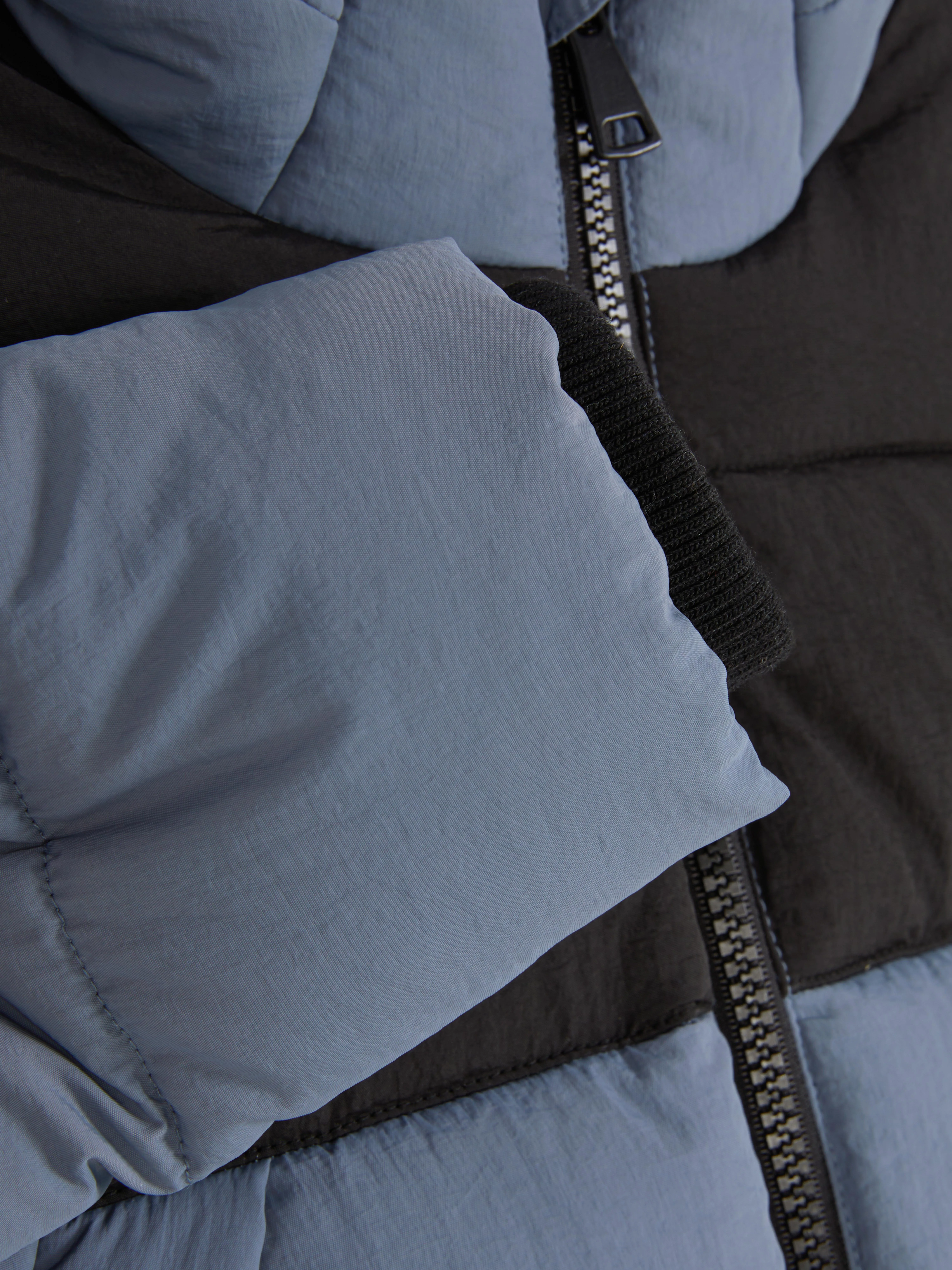 Chaqueta acolchada con capucha