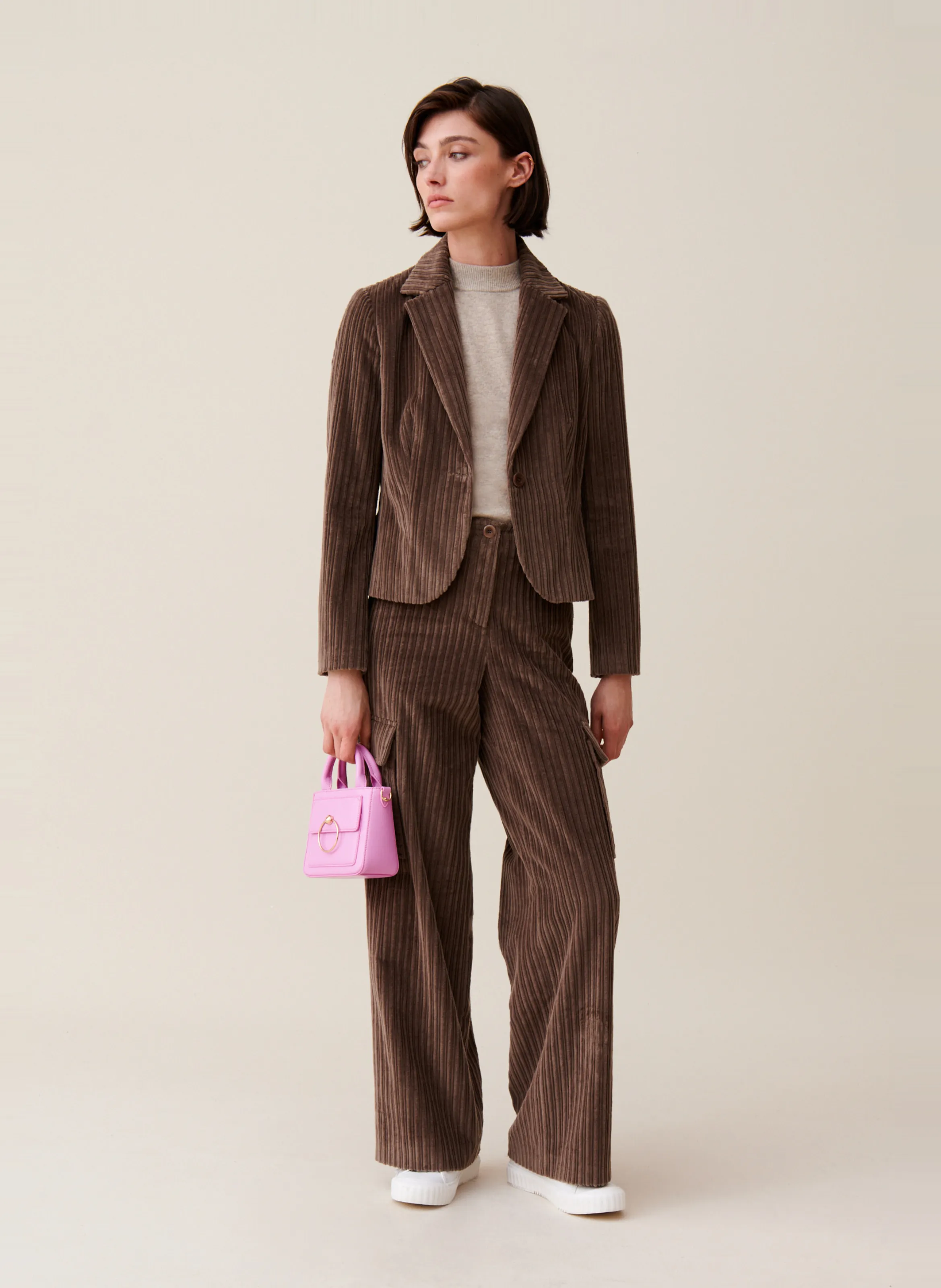 Chaqueta de pana ajustada en marron