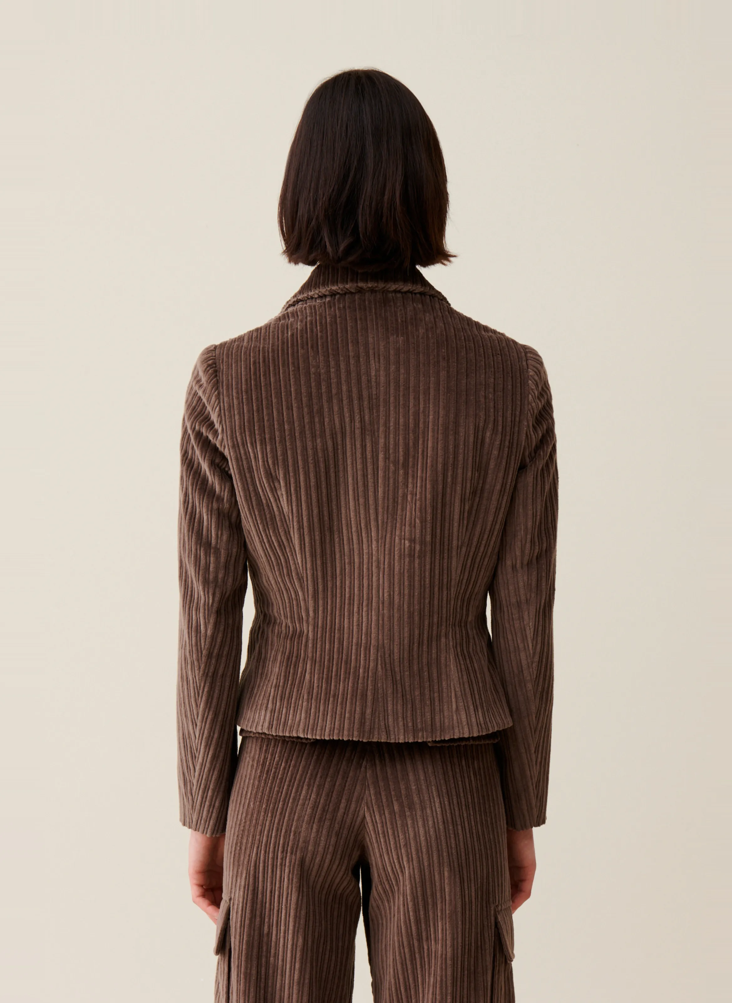 Chaqueta de pana ajustada en marron