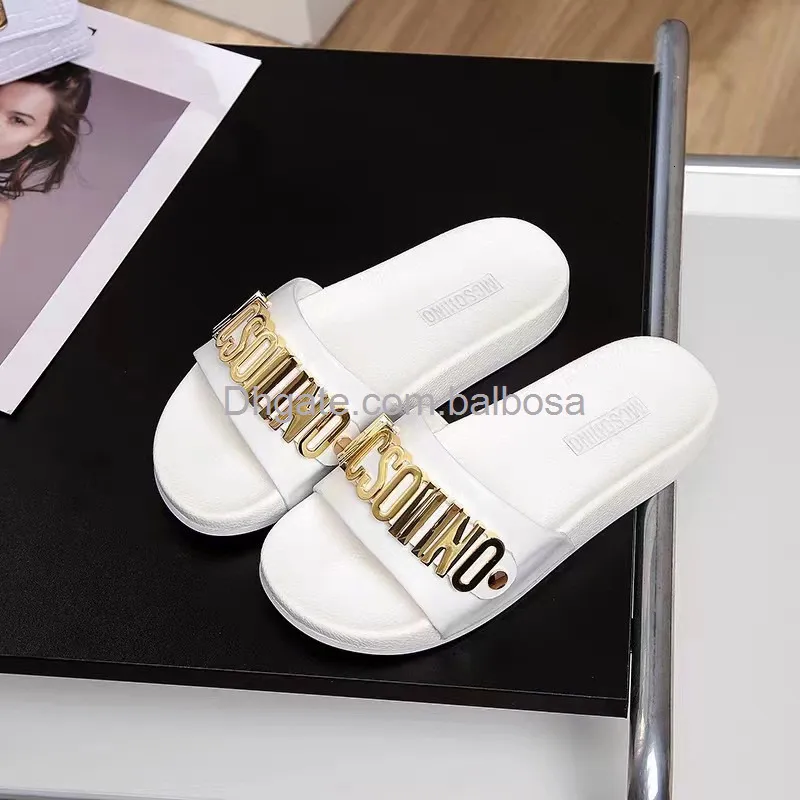 Diseñador sandalias para mujer cartas de hardware decorativo espíritu de espiga diapositivas zapatillas de lujo moda para mujere