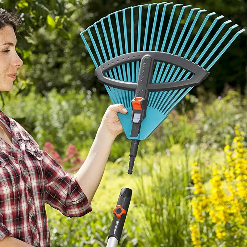 ESCOBA DE PLASTICO GRADUABLE COMBISYSTEM 12CM 309920 GARDENA