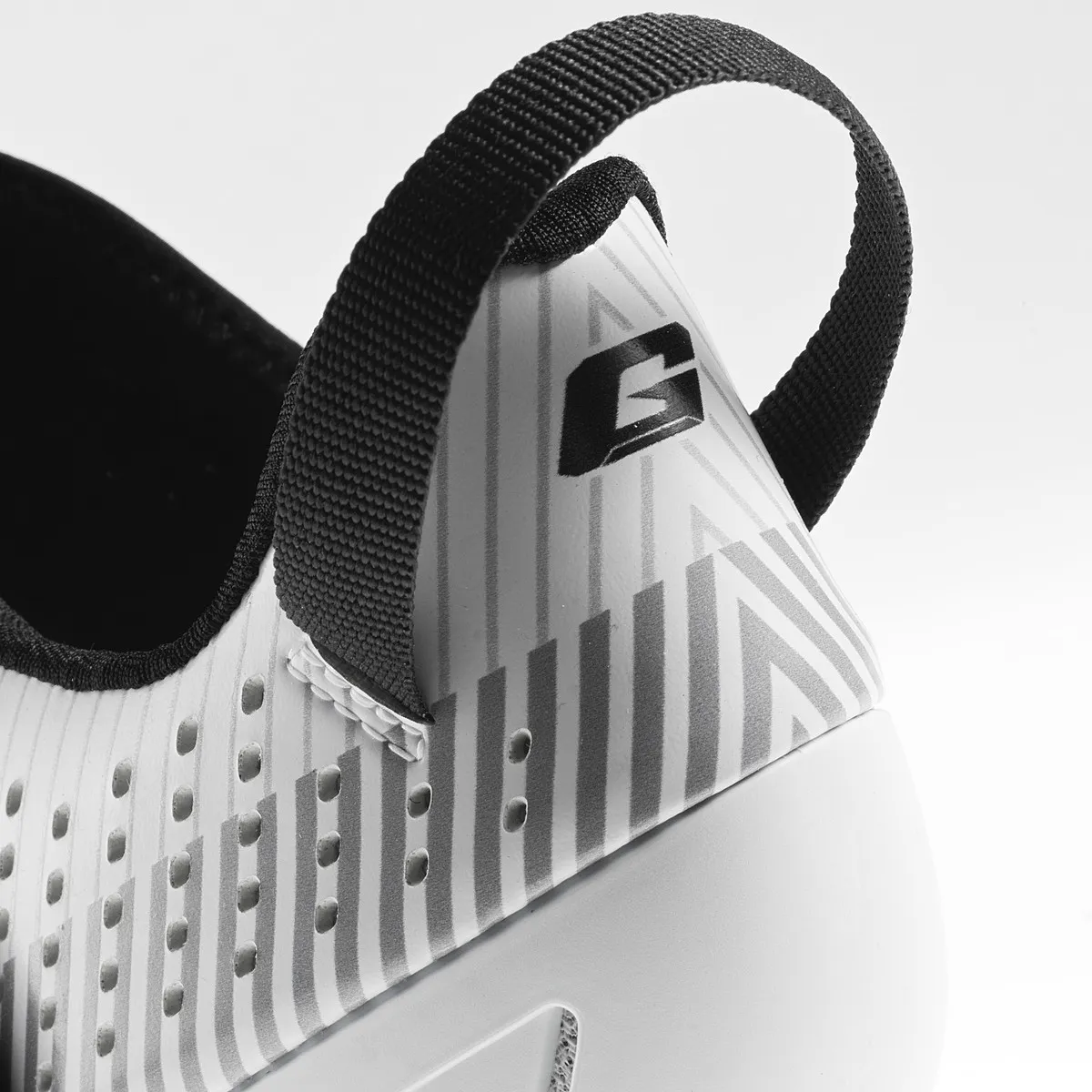 G.IRON  WHITE