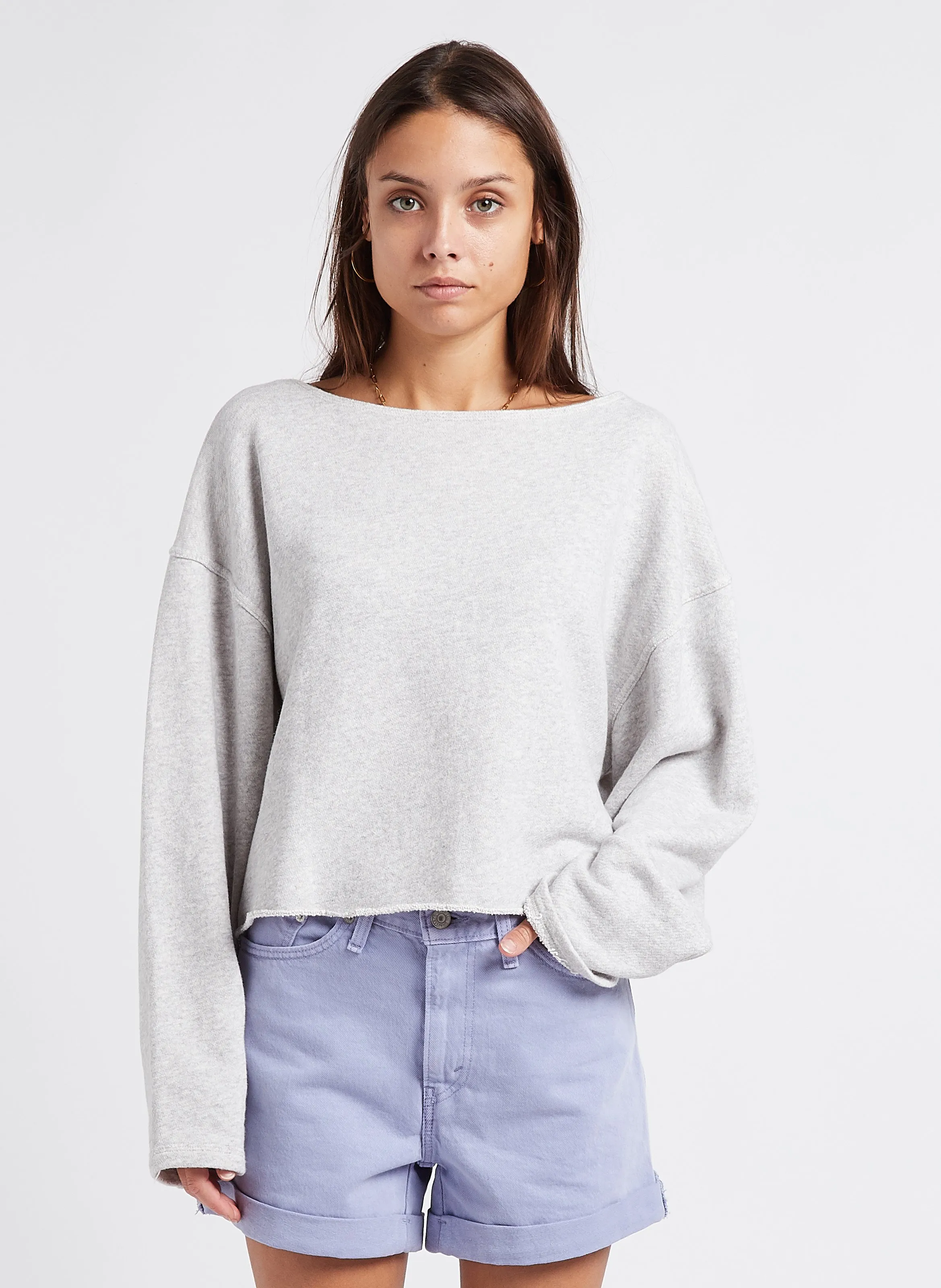 KODYTOWN  SUDADERA DE ALGODóN ORGáNICO CON CUELLO BARCO EN GRIS