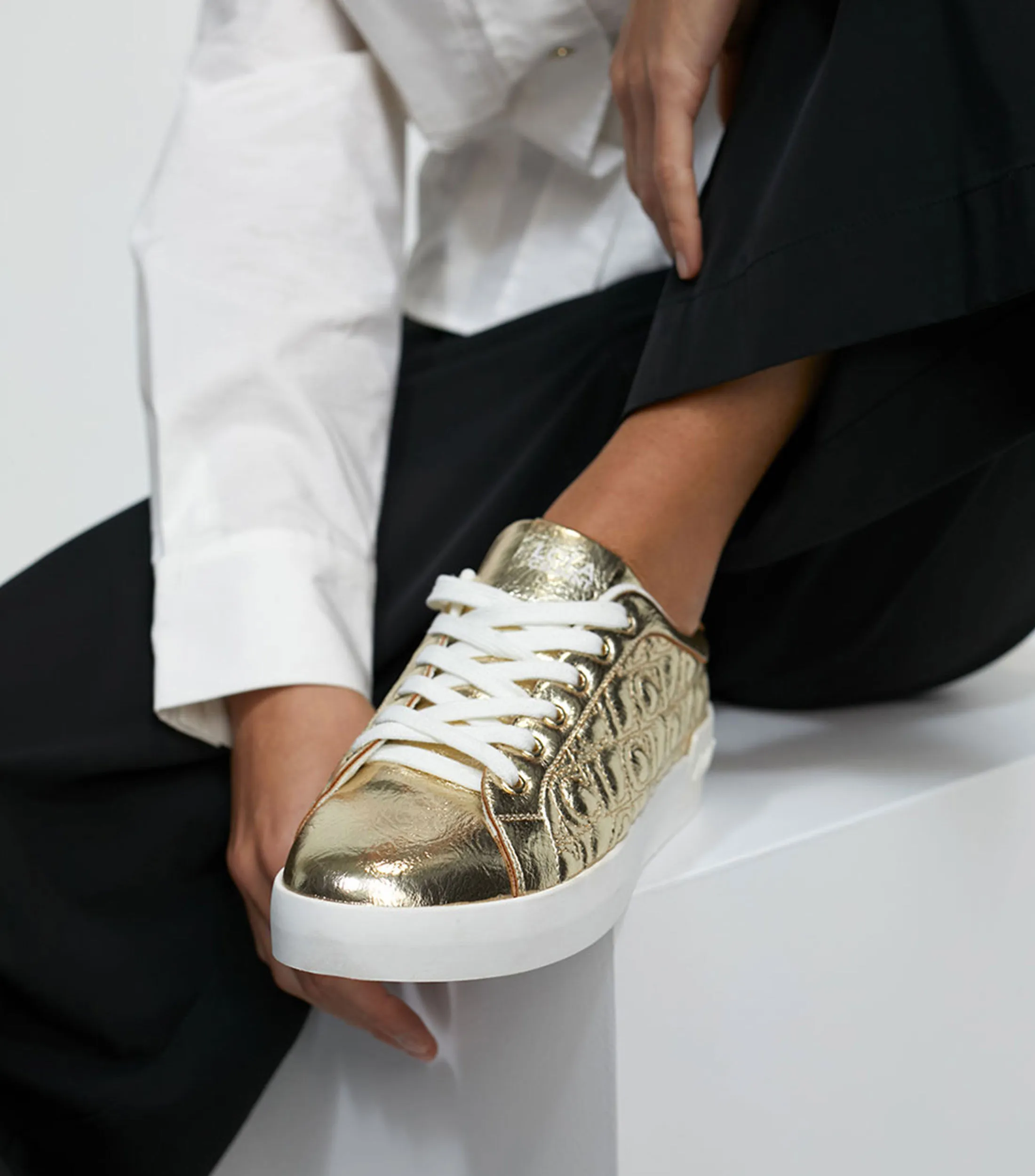 Lola Casademunt Tenis Casuales con Logotipo Mujer