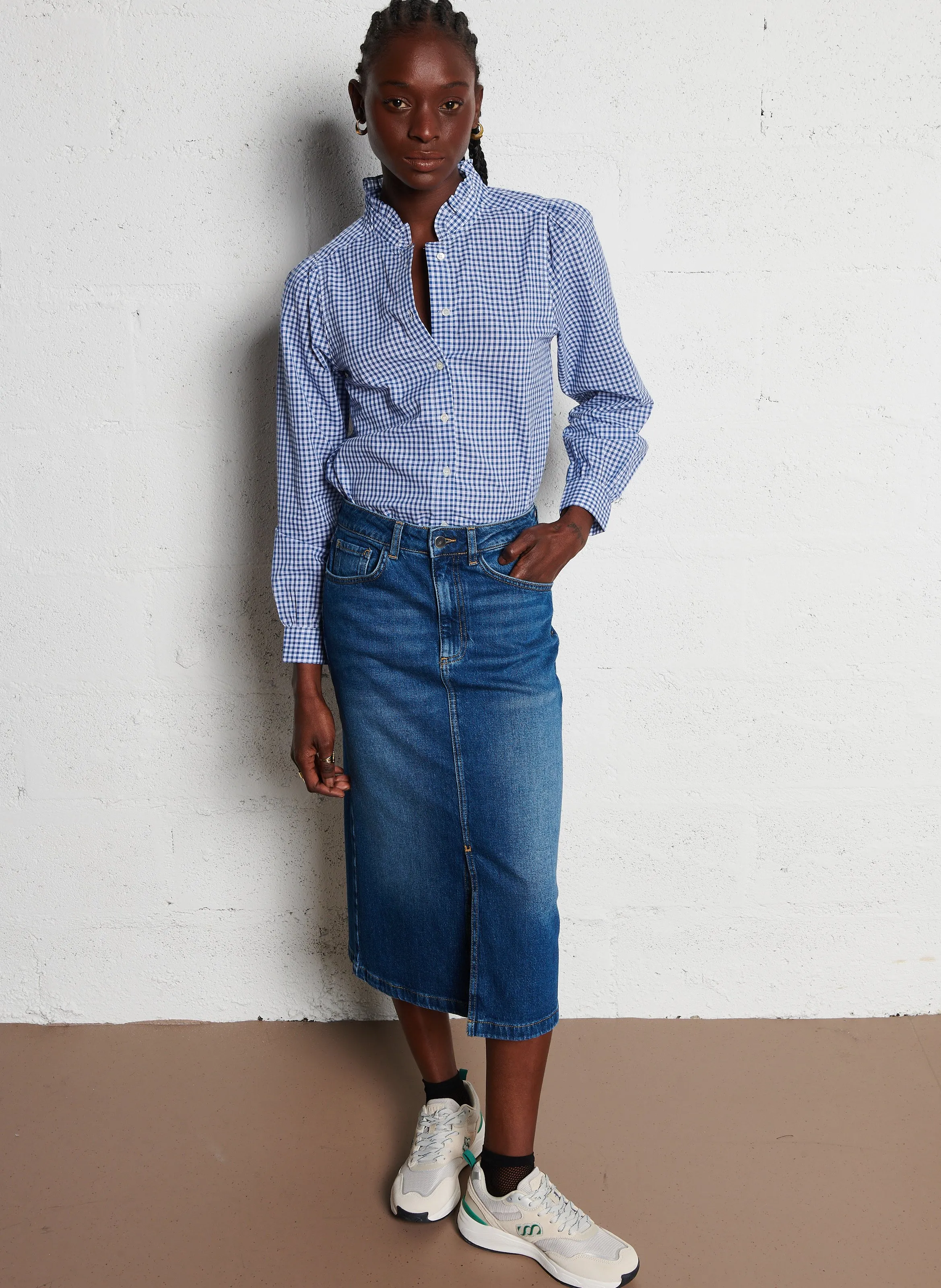 MAISON 123 BENEDICTE  CAMISA CON CUELLO ALTO Y VOLANTES DE ALGODóN EN AZUL