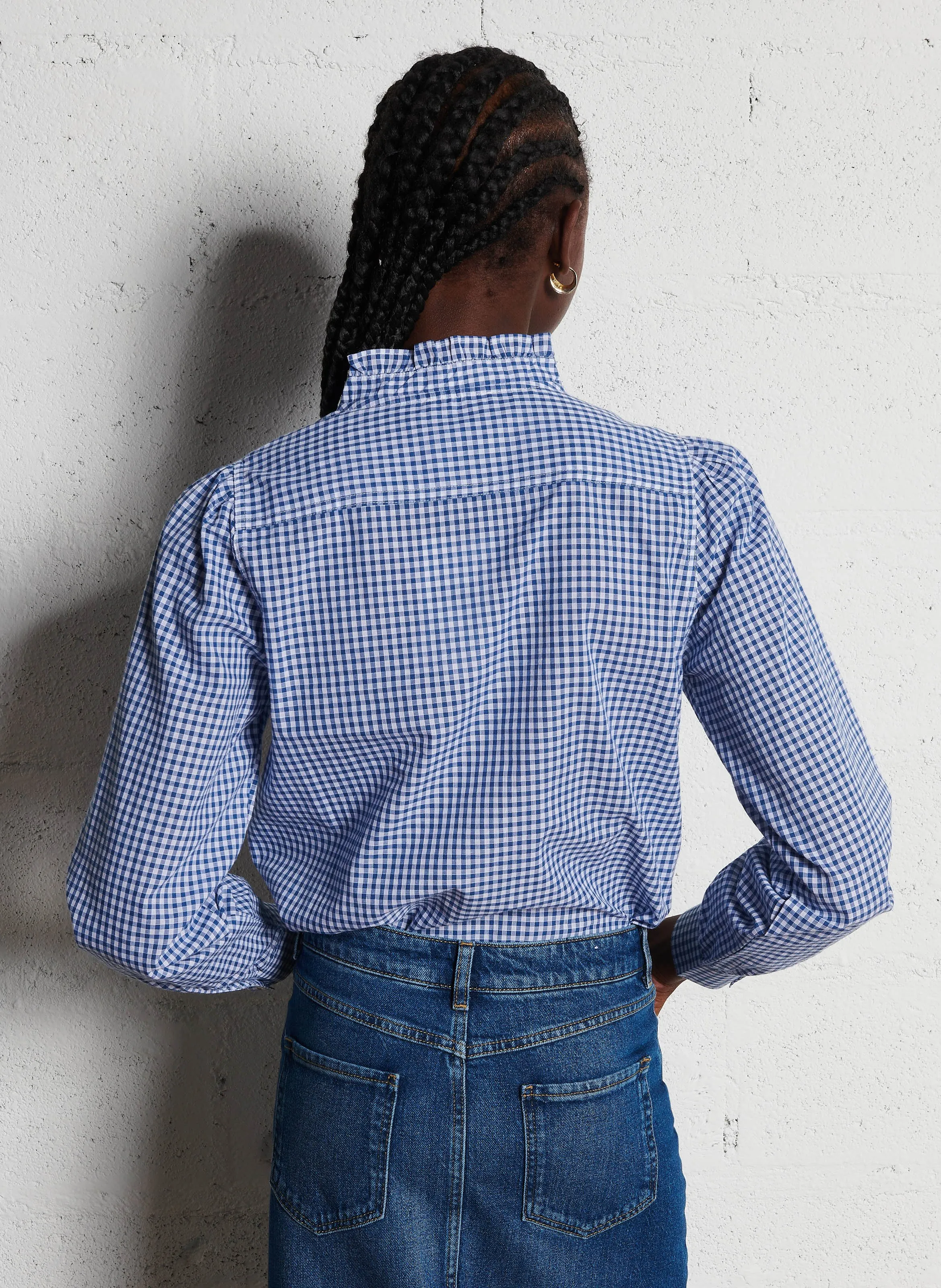 MAISON 123 BENEDICTE  CAMISA CON CUELLO ALTO Y VOLANTES DE ALGODóN EN AZUL