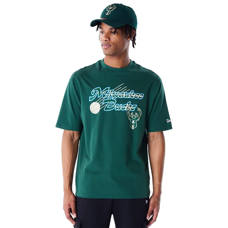 NEW ERA NBA MILWAUKEE BUCKS SCRIPT OVERSIZED TSHIRT