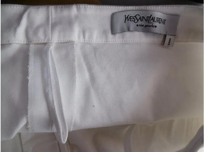 Pantalón blanco de Yves Saint Laurent 