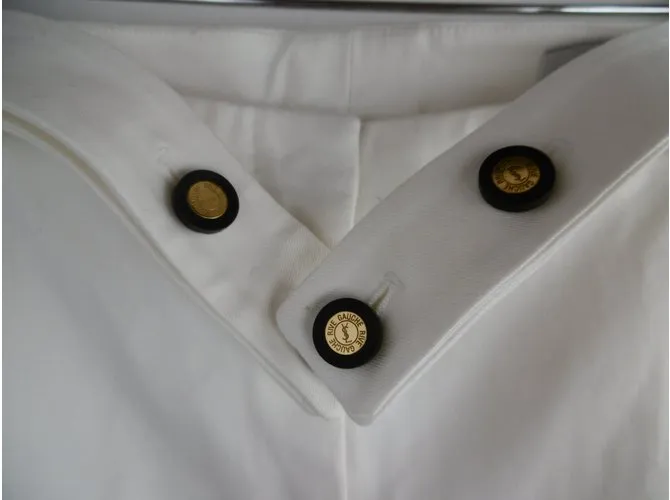 Pantalón blanco de Yves Saint Laurent 