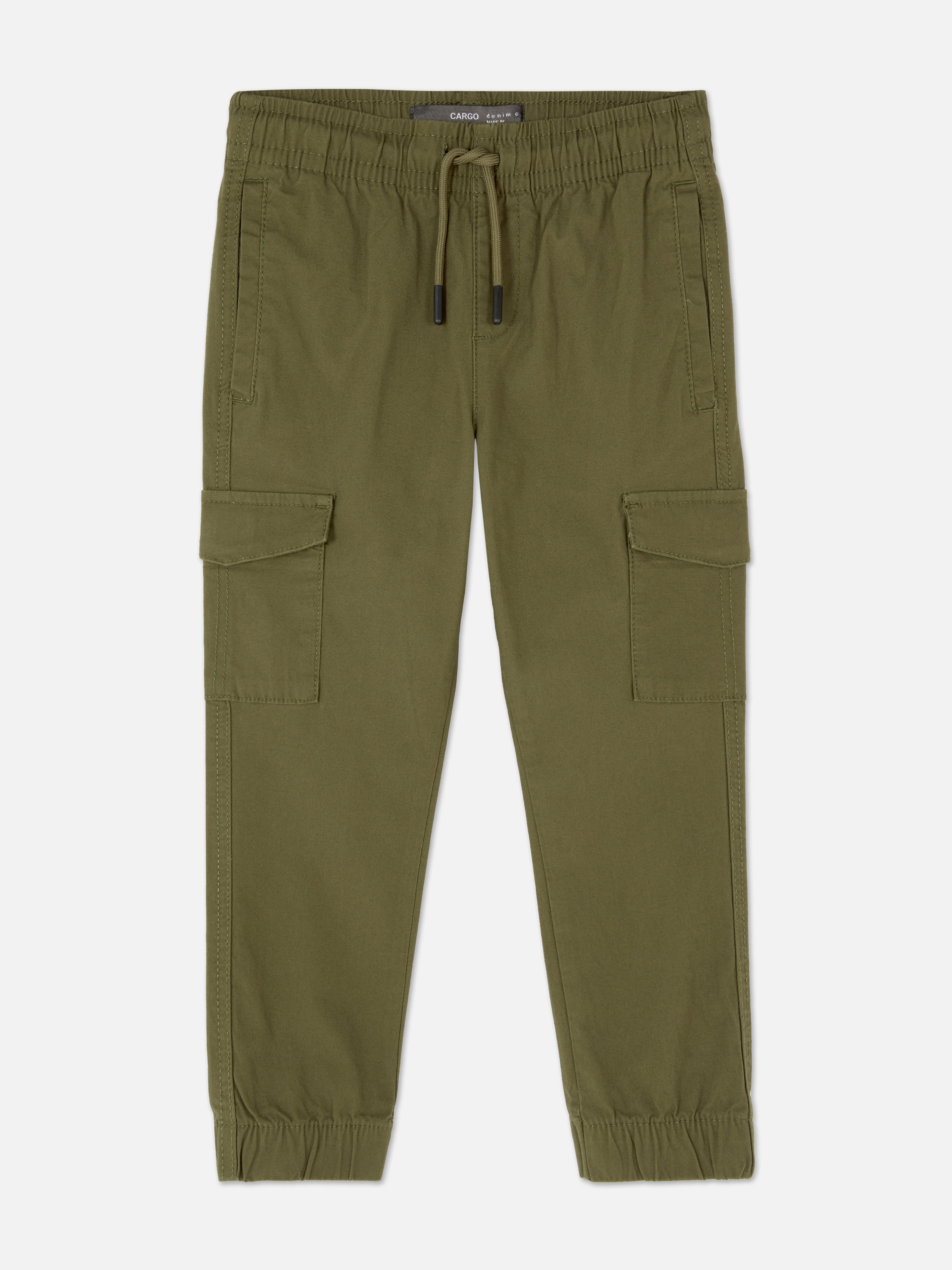 Pantalón cargo con bajos ajustados