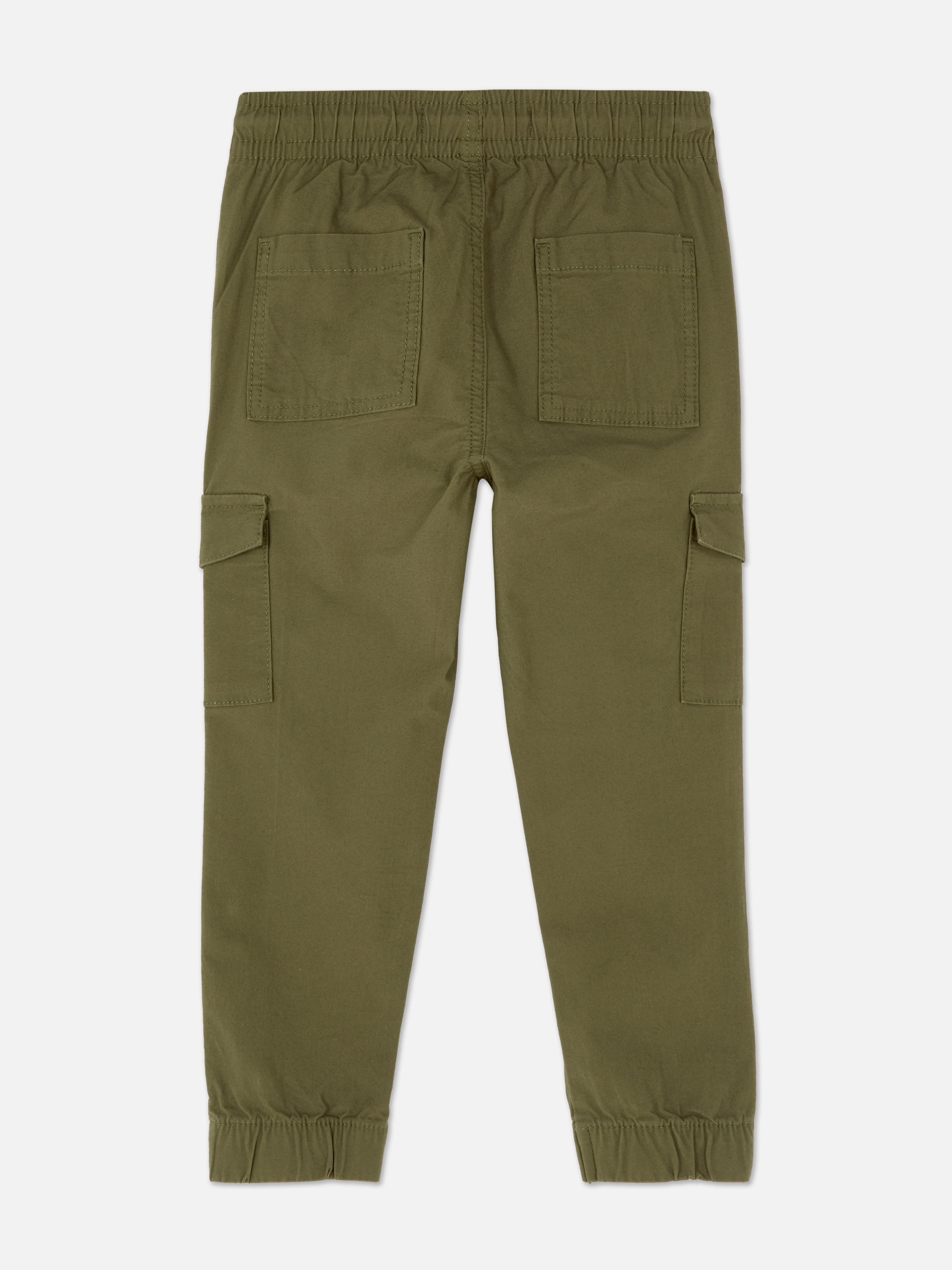 Pantalón cargo con bajos ajustados
