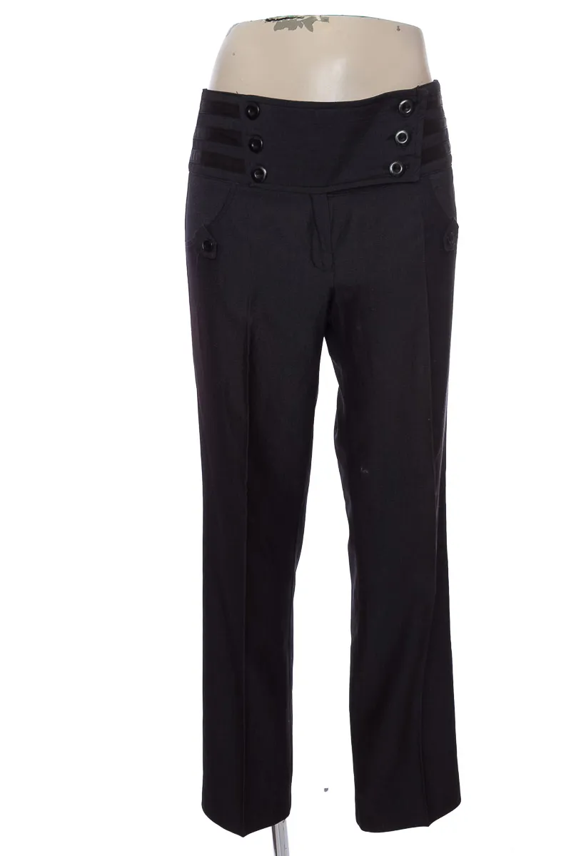PANTALóN COLOR NEGRO  MASSAI