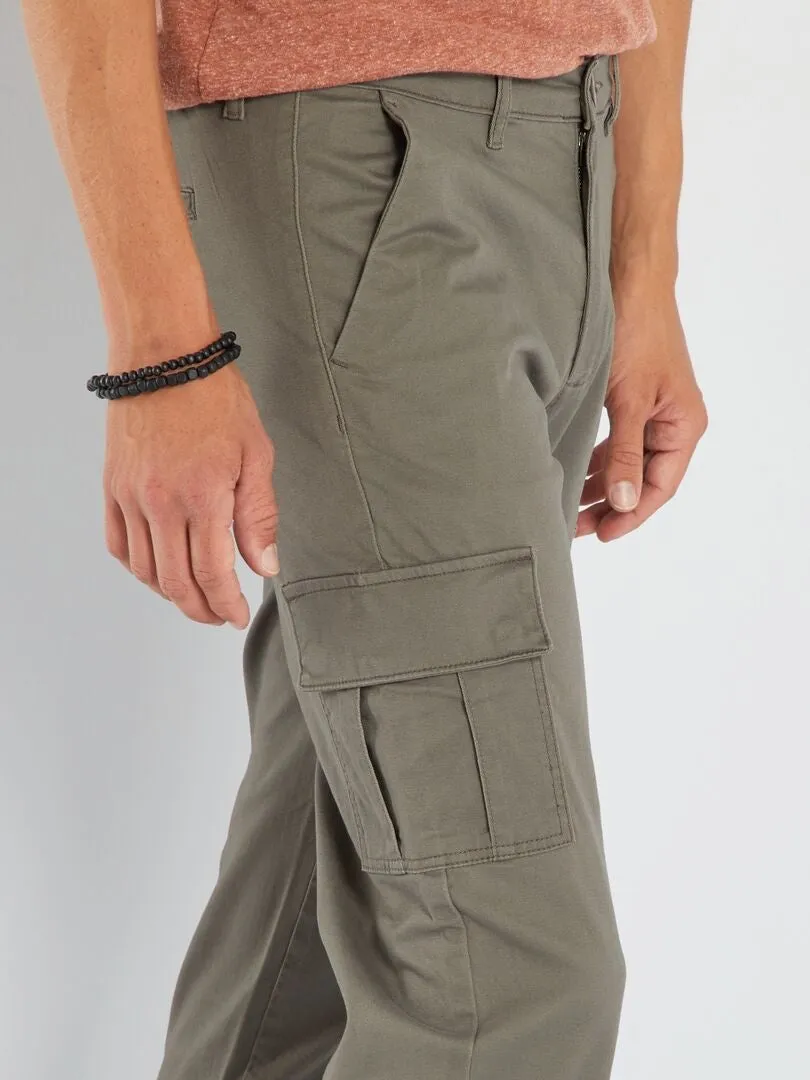 PANTALóN CON BOLSILLOS  KAKI