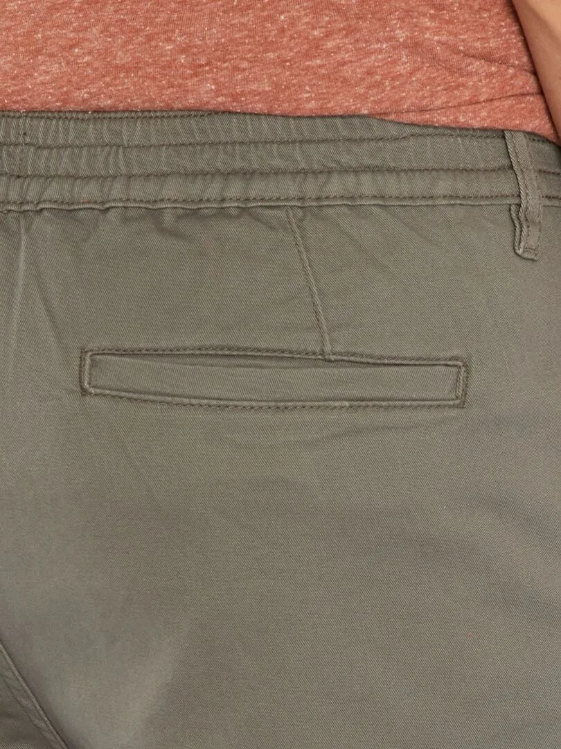 PANTALóN CON BOLSILLOS  KAKI