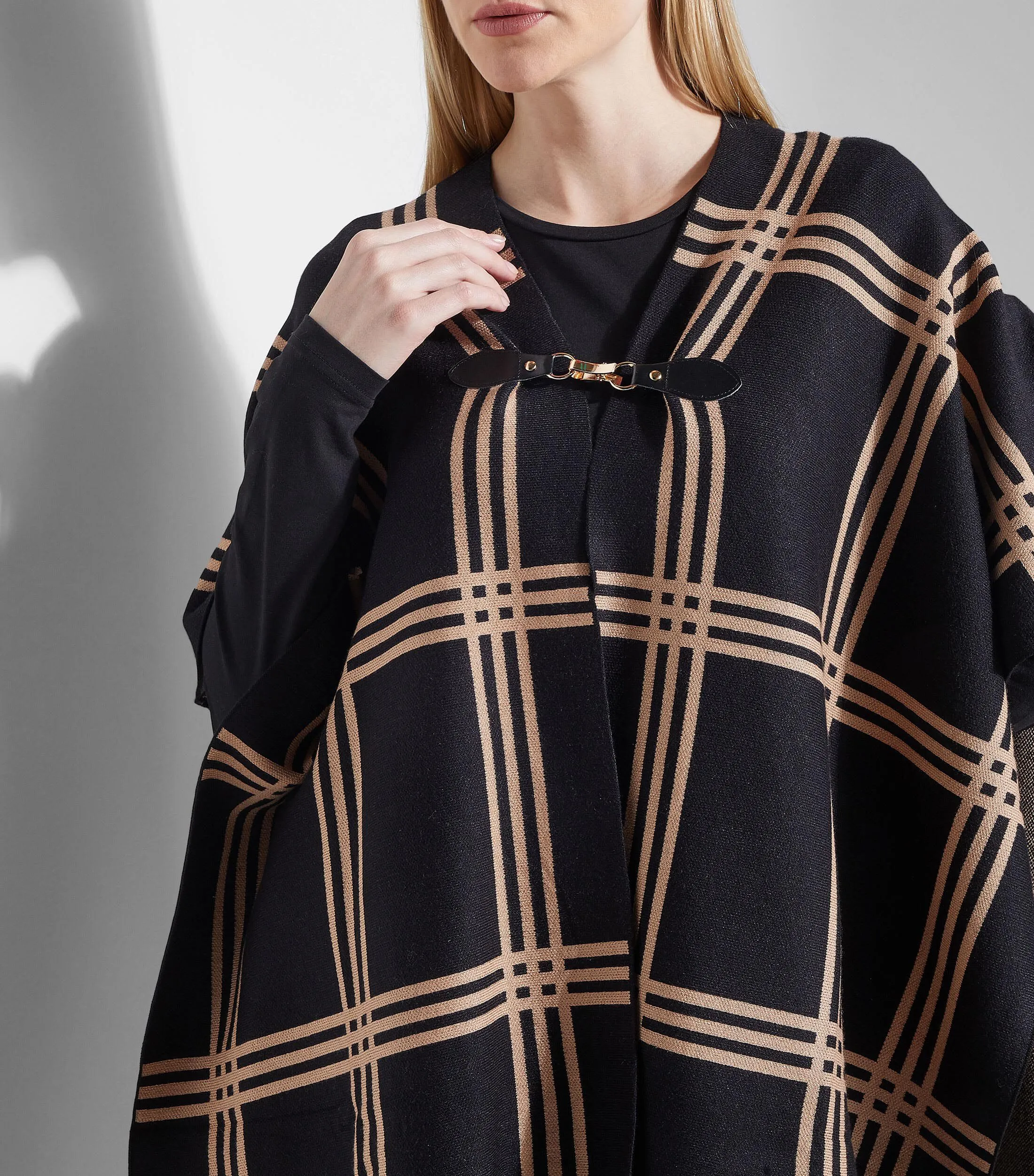 Pertegaz Poncho con líneas Mujer