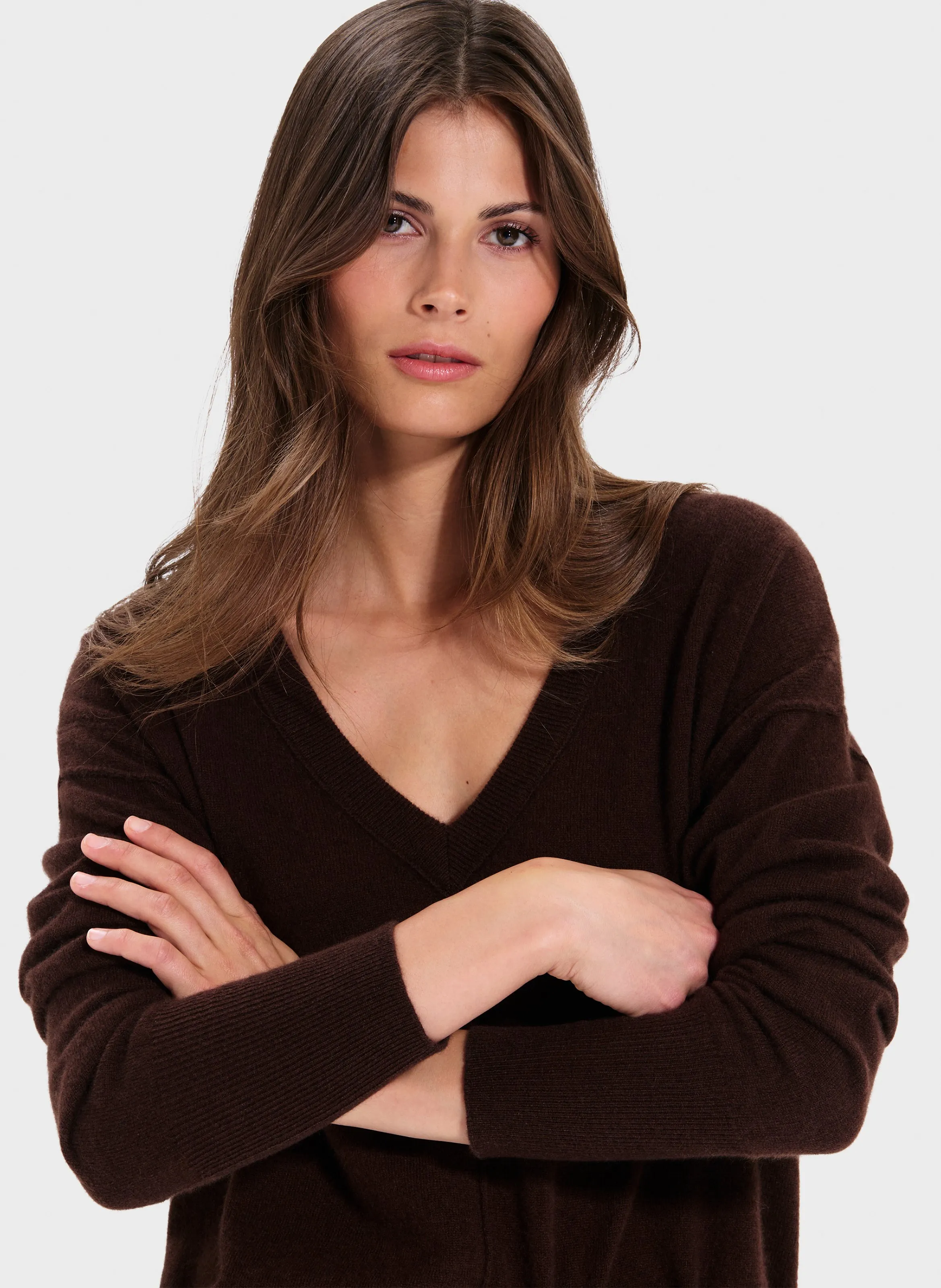 PUCCI  JERSEY RECTO CON CUELLO DE PICO EN MARRON